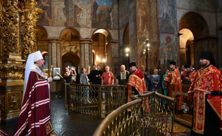 Митрополит Епіфаній звершив молебень за медиків та захисників України