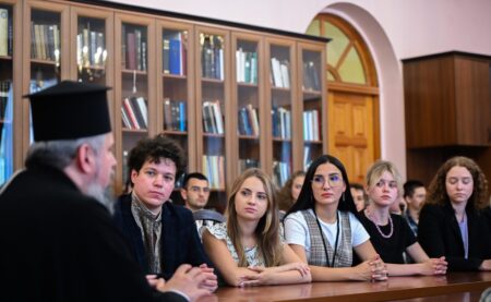 Митрополит Епіфаній зустрівся з молоддю – учасниками програми «Державотворець»