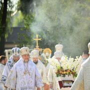 Звершення Божественної Літургії Патріархом Філаретом: Молитва за Україну та Спільне Віддане Служіння
