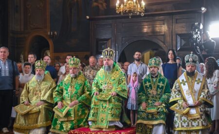 Божественна літургія у Свято-Феодосіївському ставропігійному монастирі столиці
