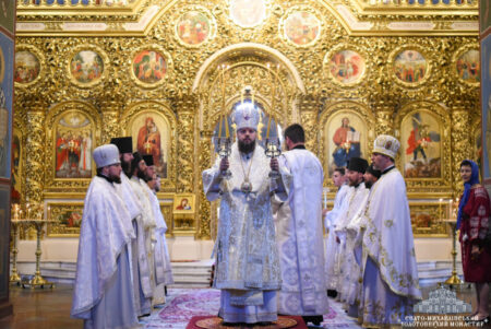 Божествена літургія та молебень за Україну: Відзначення Дня Незалежності в Свято-Михайлівському монастирі