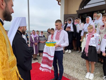 Владика Іларіон освятив храм на честь святителя Василія Великого у селі Руда Красна
