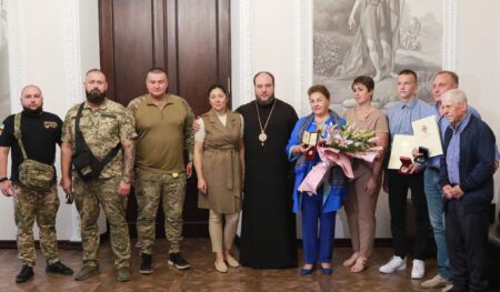 Архієпископ Симеон відзначив церковними нагородами воїнів до Дня Захисників України