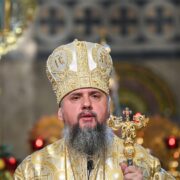Зі святом Зимненської ікони Божої Матері: історія, прохання за мир і молитва