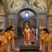 На Рахівщині прихильники УПЦ МП не пускають вірян Православної церкви України до храму