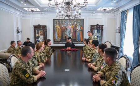 Предстоятель відзначив військових медиків, які евакуюють поранених захисників України