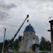 Символ Віри та Єдності: Освячення хреста і підняття купола в Ставропігійному храмі Святих Жон-Мироносиць