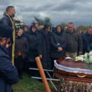 Емоційний перехід від УПЦ до ПЦУ на похороні Героя Владислава Продана (ВІДЕО)
