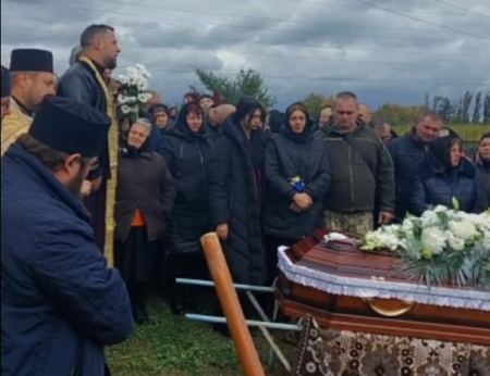 Емоційний перехід від УПЦ до ПЦУ на похороні Героя Владислава Продана (ВІДЕО)