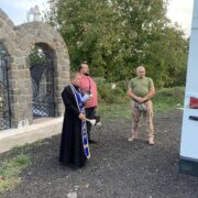 Православна спільнота Хмельниччини вирушила до військових зі святковими подарунками та молитовною підтримкою