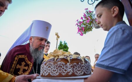 Світле Вітання: Предстоятель Церкви України в Хмельниччині