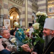 Троянди від Предстоятеля ПЦУ: Візит Митрополита Епіфанія на Буковину