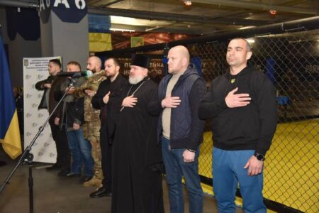 Архієпископ Митрофан благословив спортсменів на першому турнірі хортингу в Харкові