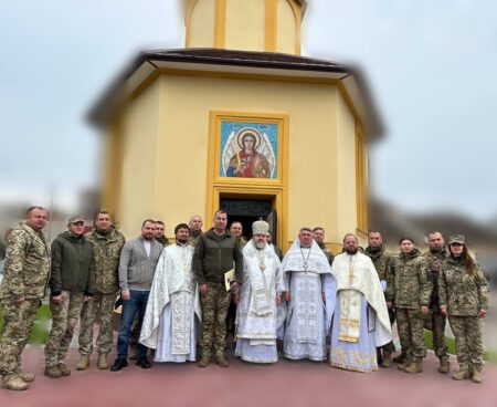 Захист та молитва: Свято-Михайлівська каплиця у Харківській області відзначила храмове свято для українських воїнів
