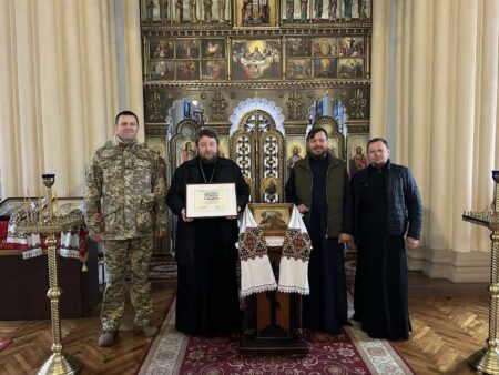 Генерал Валерій Залужний відзначив волонтерів: Все для фронту, все для Перемоги!