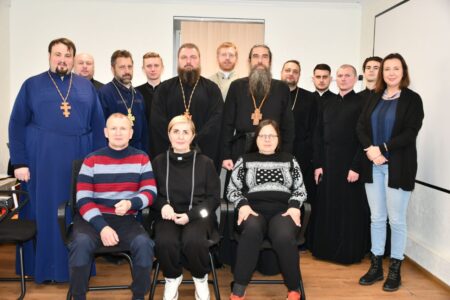 Проєкт ‘Віра за життя’: Священники у Києві об’єднуються для подолання стигми навколо ВІЛ