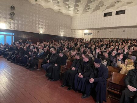 Історичне рішення: Громада села Ржавинці на Буковині прийняла Православну Церкву України