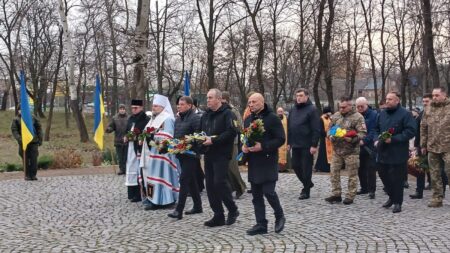 В Черкасах вшанували пам’ять жертв голодоморів: заупокійна молитва та митинг пам’яті
