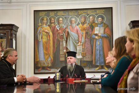 Святковий Вечір в Митрополичому Домі: Митрополит Епіфаній Ласкаво Зустрів Українських Волонтерів