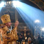 Віра на передовій: Лідія Бовчалюк передала ікону воїнам 100-ї бригади