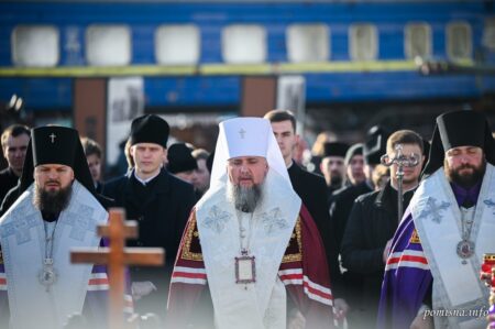 У молитві за спокій: Предстоятель Святої Церкви України вшанував жертв Голодомору