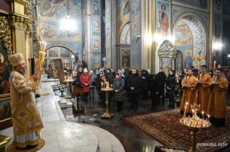 Епіфаній молиться за Україну: Божественна літургія в Золотоверхому соборі