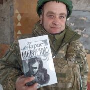 Молитва на Сході: Душевне звернення замерзлого та нескореного погодніми умовами воїна-захисника України