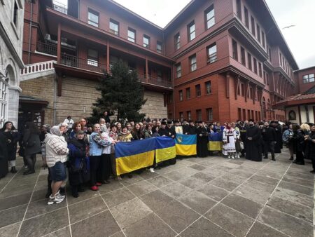 У Константинополі: Хмельницька єпархія ПЦУ на богослужінні з Вселенським Патріархом