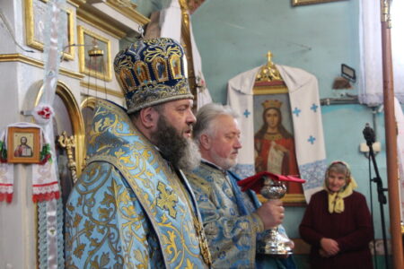 ВІДЕО/Престольне Свято в Підбереззі: Освята каплиці та знамені в ритуалі митрополита Луцького і Волинського Михаїла