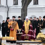 Освячення нових хрестів для Святої Софії: Дарунок меценатів та визнання православного лідера