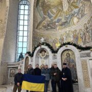 Волонтери UA24 дарують військовим нові автомобілі: Молитва підтримки та солідарності