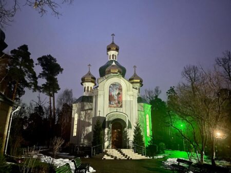 Історичний Перехід: Перша Українська Літургія у Храмі Апостолів Петра і Павла у Бучі