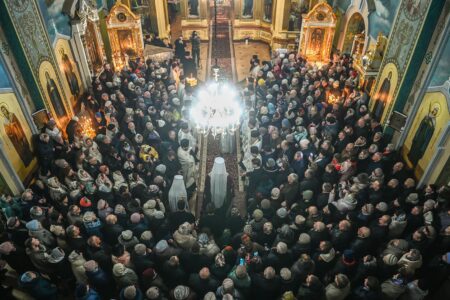 Митрополит Епіфаній разом із вірянами колядував на Тернопільщині – “Нова радість стала….”