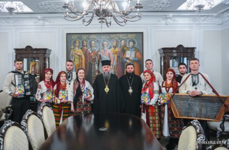 Спільні коляди та духовна об’єднаність: Духовенство і віряни вітали Митрополита Епіфанія з Різдвом!