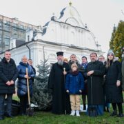 Блаженніший Митрополит Епіфаній Висаджує Ялинки на Території Святої Софії