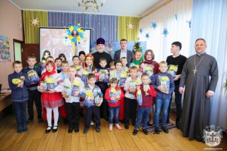 Митрополит Симеон: Різдвяне привітання для дітей без батьківського піклування