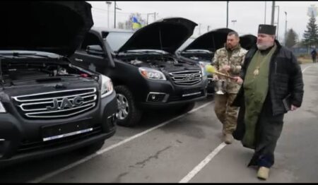 Освячення нових автомобілів для захисників: подія в Дергачах