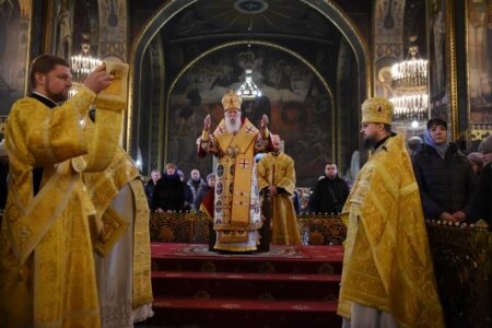 Божественна літургія та молебень за мир: Патріарх Філарет звершив служіння у Володимирському соборі Києва