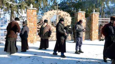 Конфлікт навколо Казанського храму в Ладижині: Релігійна Напруга