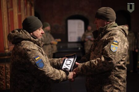 Єднання Віри та Патріотизму: Освячення Відзнак у Києво-Печерській Лаврі
