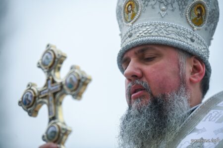 Блаженнійший Митрополит Епіфаній освятив Дніпровські води-ВІДЕО