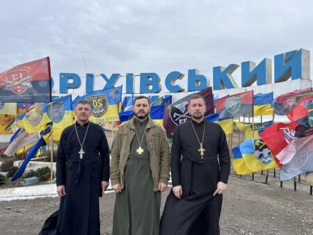 Підтримка Українських Воїнів: Священники Шепетівського Округу Вирушили на Схід
