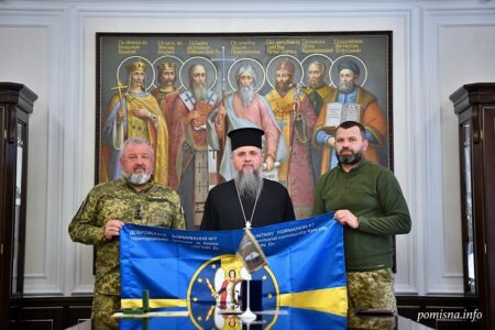 Митрополит Епіфаній нагороджує воїнів Добровольчого формування «Легіон Д» за відвагу та патріотизм