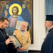 Митрополит Олександр вітає Митрополита Епіфанія з важливими ювілеями у Михайлівському Золотоверхому монастирі