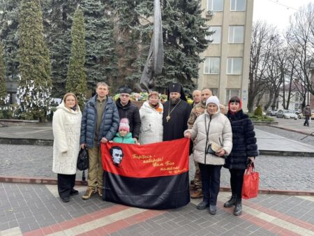 У пам’ять про Героїв Небесної сотні: заупокійні молитви та вічна вдячність на Хмельниччині