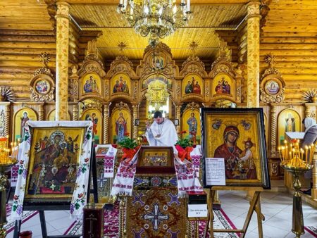 Духовна підтримка в часи війни: молитва перед чудотворними іконами в Русанові
