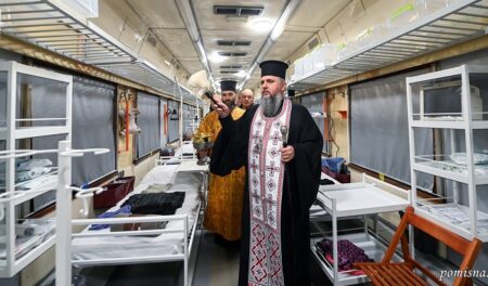 Митрополит Епіфаній благословив евакуаційні вагони для поранених бійців ЗСУ