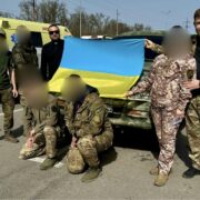 Спільна боротьба: українські військові та священики об'єднуються на передовій
