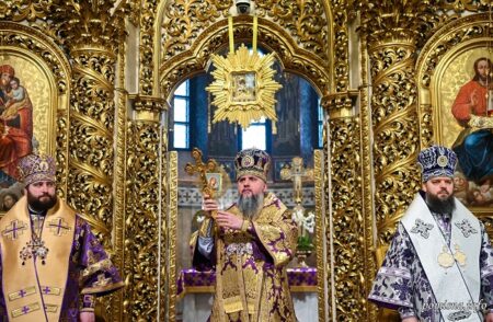 Блаженнійший Митрополит Епіфаній очолив Божественну літургію в Свято-Михайлівському соборі