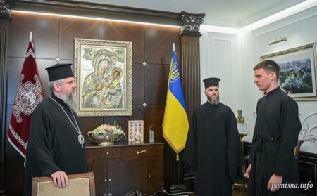 Митрополит Епіфаній вручив медаль сину загиблого захисника України